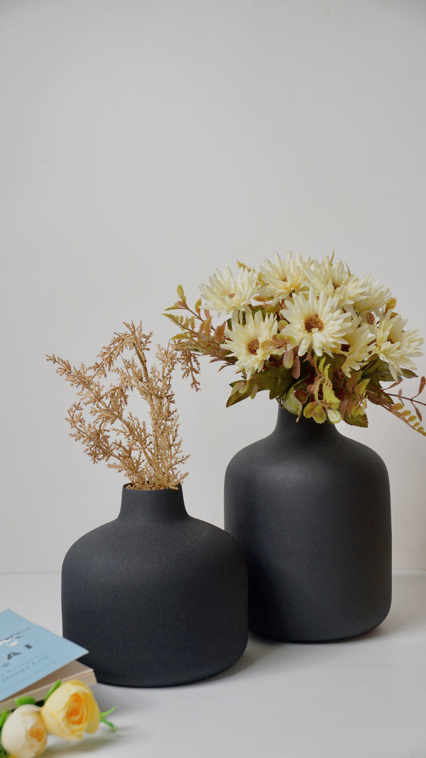 BLACK METAL MATTE ROUND VASE