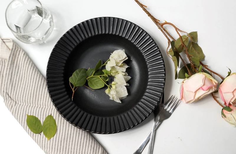 MATTE BLACK SNACK PLATE