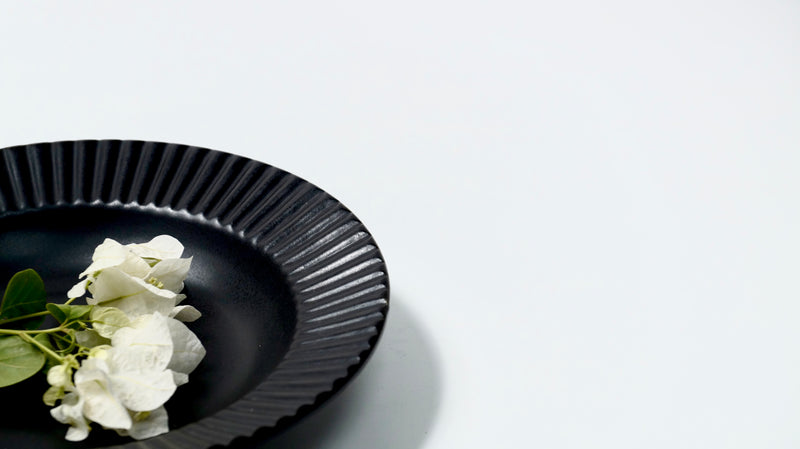 MATTE BLACK SNACK PLATE